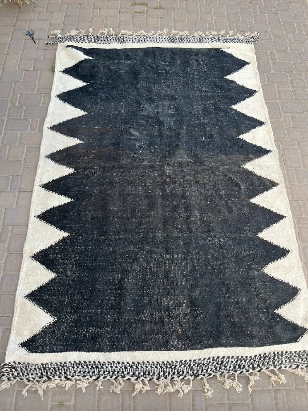 Handmade Moroccan Kilim rug - Picture 1 of 8